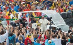 Ferenc pápa: az irgalmasok szíve megnyílik a menekültek előtt