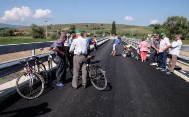 Végre híd épült Nagyajtánál az Olt felett