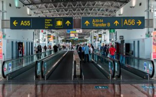 Bombafenyegetést kapott két, Brüsszelben leszállni készülő repülő