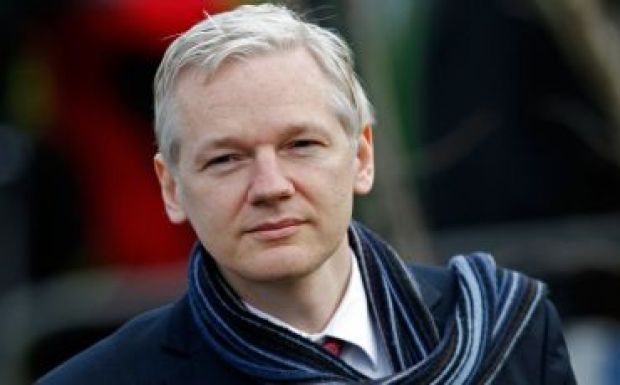 Kihallgatják Julian Assange-ot