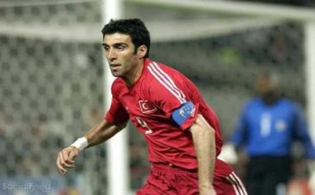 Hakan Sükür török futballsztárt is elérte Erdogan haragja
