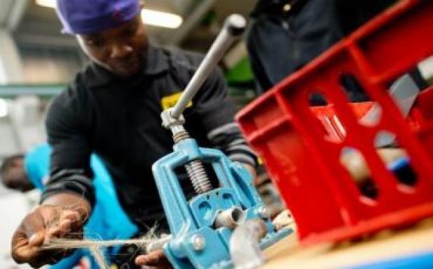 Egyre több német vállalat ad munkát menekülteknek