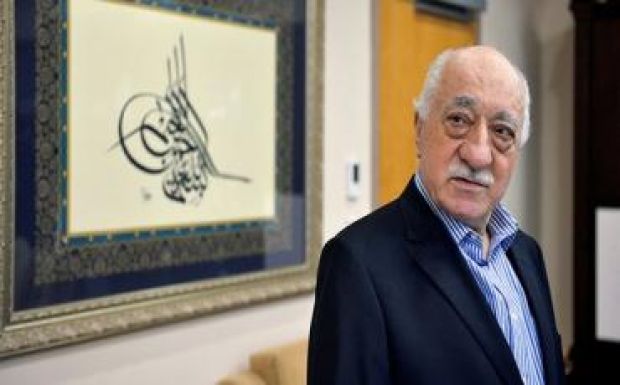 Ezerkilencszáz évi börtönbüntetést kértek Fethullah Gülenre