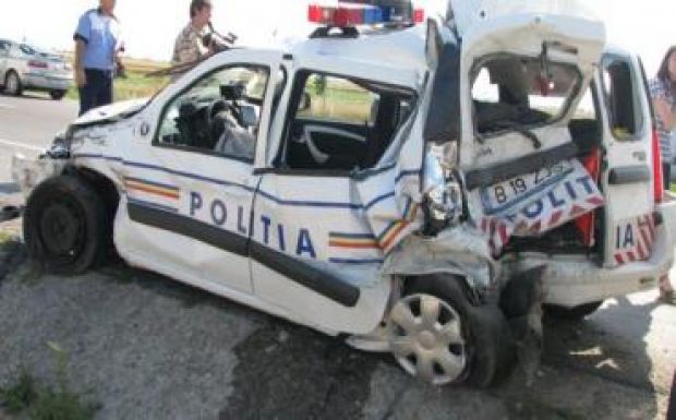 Összetört egy rendőrautó a Szászváros-Nagyszeben autópályán