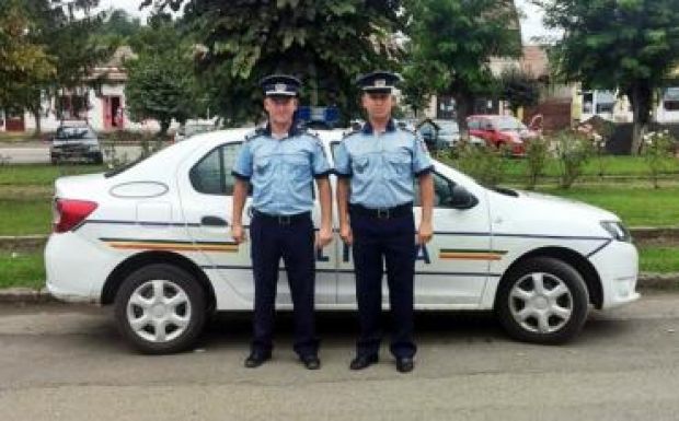 Magyar rendőr ikerpárt sztárol a román rendőrség