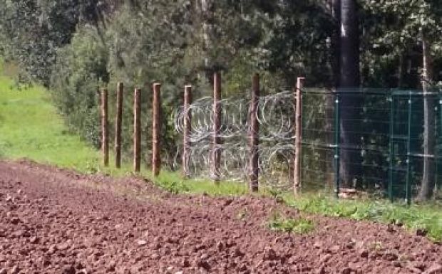 Az oroszok drótkerítést építenek kalinyingrádi enklávéjuknál