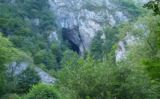 Kilenc személy rekedt a szolcsvai Búvópatak barlangjában