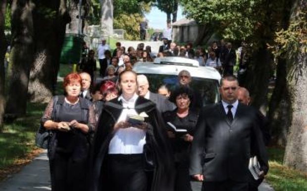 Több százan kísérték el Rimaszombaton utolsó útjára Tamás Ilonka nénit