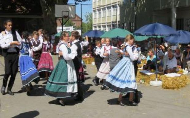 Világtalálkozót tartottak piknikkel és gálaesttel a Forgatagon