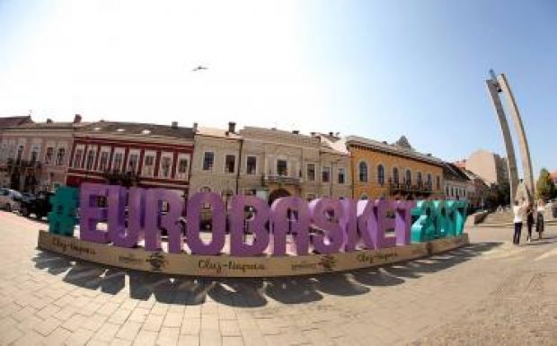 EuroBasket: óriásfeliratot helyeztek el Kolozsvár központjában