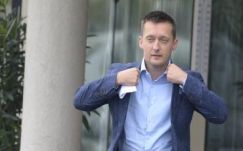 Közérdekű munkára ítélték a Rogán Antalt joghurttal leöntő férfit 