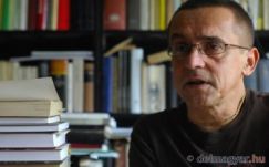 KISEBBSÉGBEN: Keretregény, avagy az elmúlás szelíd rettenete