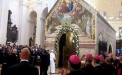 A megbocsátásért imádkozott Ferenc pápa Assisiben