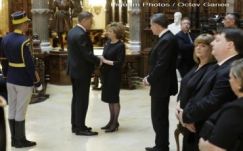 Mit üzen Johannis részvétlátogatása Mihály király feleségének ravatalánál?