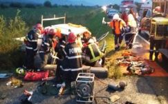 Autóbalesetben meghalt két fiatal Beszterce-Naszód megyében