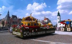 Végigvonult a Szent Korona vasárnap Nagyváradon – lefotóztuk a virágkarnevált