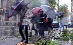 Viharos lesz az időjárás szerda reggelig