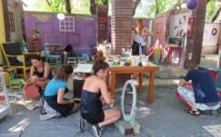 Zene, film, bútorfestés, irodalom és lelki tanácsadás a Forgatag Szférájában