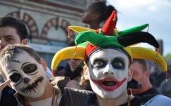 Több mint négyszáz embert vettek őrizetbe a Notting Hill karneválon