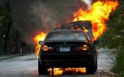 Dániában divat lett kövekkel dobálni az autókat