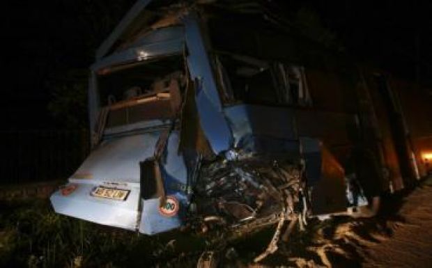 Karambolozott a 80 Dacia-alkalmazottat szállító két autóbusz 