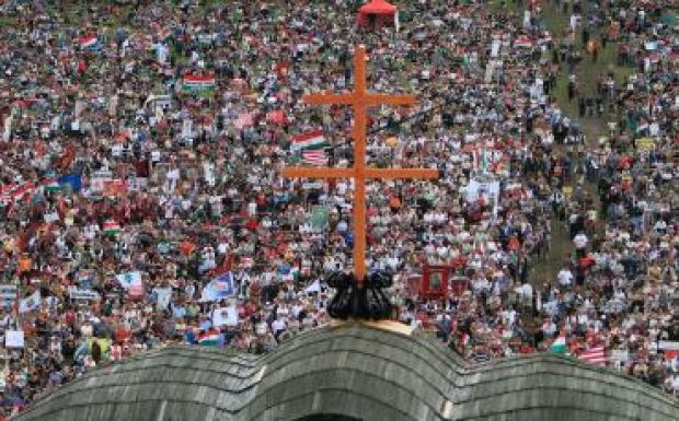 Az UNESCO bizottság hivatalos tájékoztatást kér a kormánytól a csíksomlyói búcsú ügyében