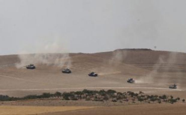 Újabb török harckocsik hatoltak be Szíria területére