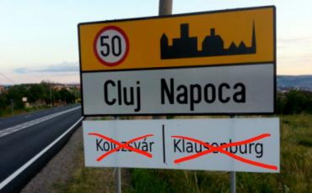 FRISSÍTVE: ismét a nulláról indul a kolozsvári többnyelvű helységnévtáblák pere