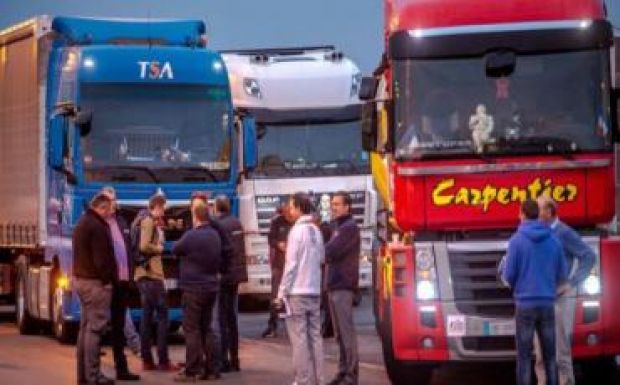 Forgalomlassító tüntetés és élőlánc a calais-i „dzsungel” azonnali felszámolásáért