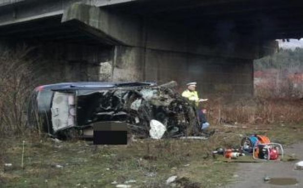 Tíz métert zuhant egy gépkocsi Kolozs megyében