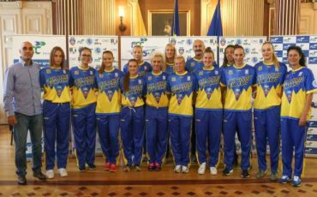 Kosárlabda: bemutatta keretét az aradi csapat 