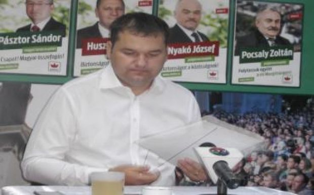 A közigazgatási átszervezésről szóló törvény visszavonását kéri Cseke Attila