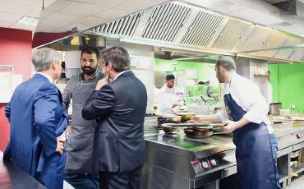 Ezzel a menüvel fogadták Cioloş erdélyi szakácsai François Hollande-ot