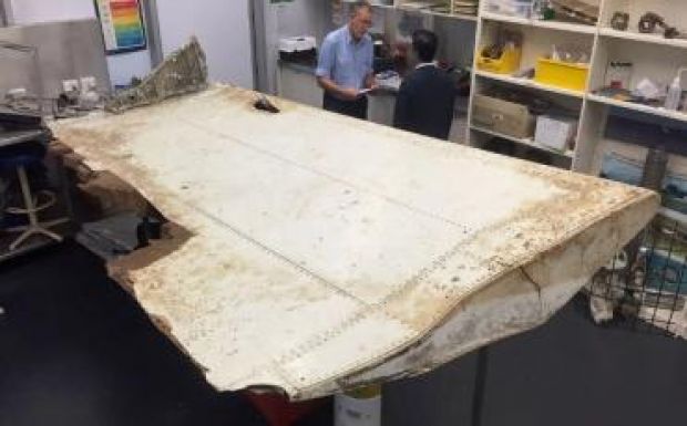 Hivatalos: az eltűnt maláj gépé a megtalált szárnydarab