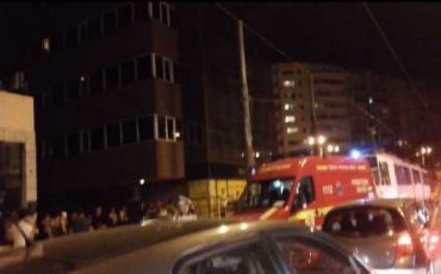 Elgázolta az autó a kóbor kutya elől menekülő kisfiút