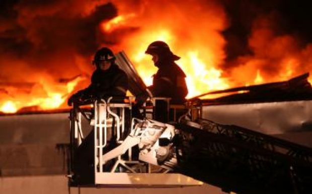 Nyolc tűzoltó vesztette életét egy moszkvai raktártűzben