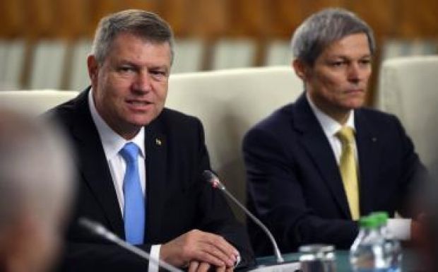 Johannis politikai színvallásra szólította fel Dacian Cioloșt