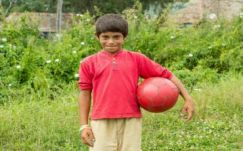 Foci a dombok mögött: segíthetünk, hogy Balázs eljusson az edzésekre