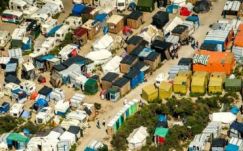 Folytatódik a calais-i migránstábor fokozatos felszámolása