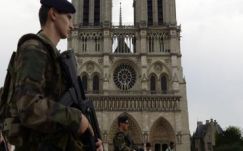 Gázpalackokkal teli gépkocsit találtak a párizsi Notre Dame közelében