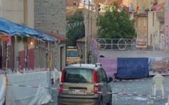 Ünneplő tömegbe hajtottak Szardínia szigetén, sok a sérült