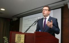 Vincze Loránt: minden délkelet-európai országnak szembe kell néznie történelmével 