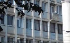 Ez a titka a kolozsvári tömbház legendás erkélyének