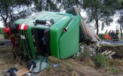 Román kamion balesetezett Kecskemétnél, egy ember meghalt