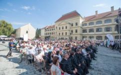 Felavatták a felújított nagyenyedi Bethlen Gábor Kollégiumot