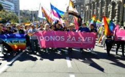 Incidensek nélkül zajlott a Pride felvonulás Belgrádban