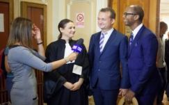 Ismét halasztottak a melegházasság elismertetéséről szóló ügyben