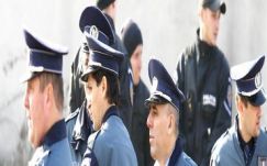 Rostás-Péter István: Ha a tányérsapka alól kilóg a lóláb...