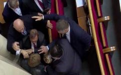 Ismét parlamenti képviselők verekedtek Kijevben