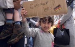 Több mint 300 ezer kiskorú menekült él Németországban